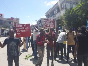 Haïti-Économie:  Dévaluation de la gourde, des organisations politiques s'en prennent au BRH